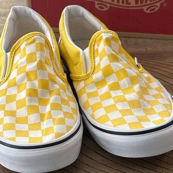 Vans 🛹 🏎️ 🏖️ Checkered Slip-On Sneakers Designed in Cali for rad good looks 👀 - Picture 7 of 17